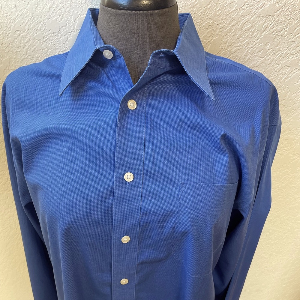Gorgeous Blue Joseph & Feiss Button Down Dress Shirt